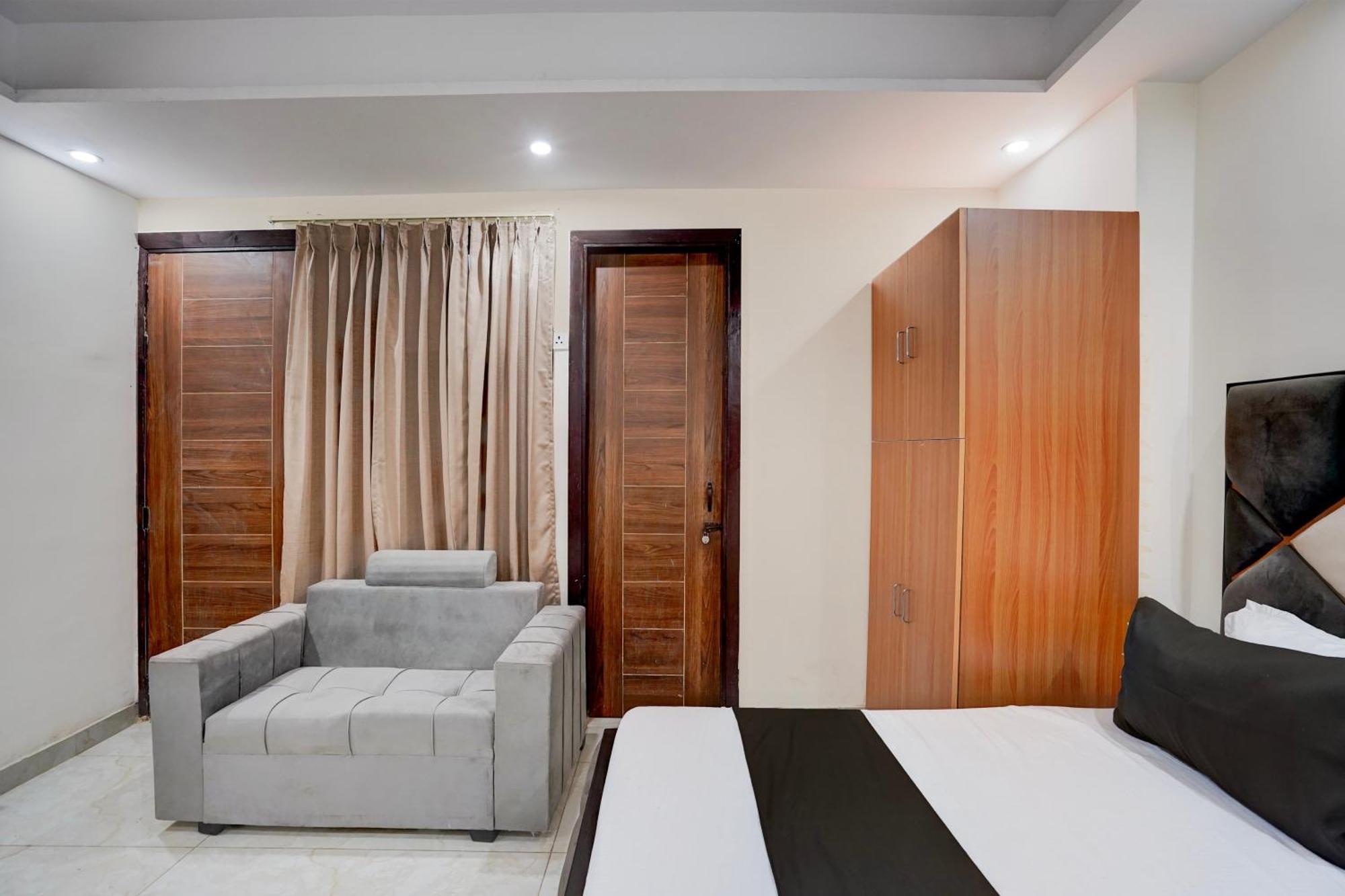 Hotel O R.N Residency Hotel Ghaziabad Exteriör bild