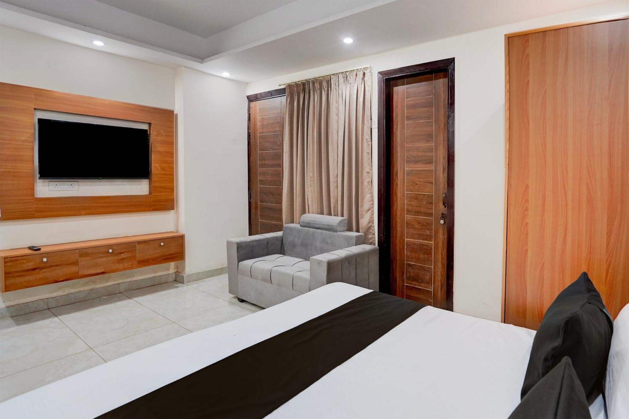 Hotel O R.N Residency Hotel Ghaziabad Exteriör bild